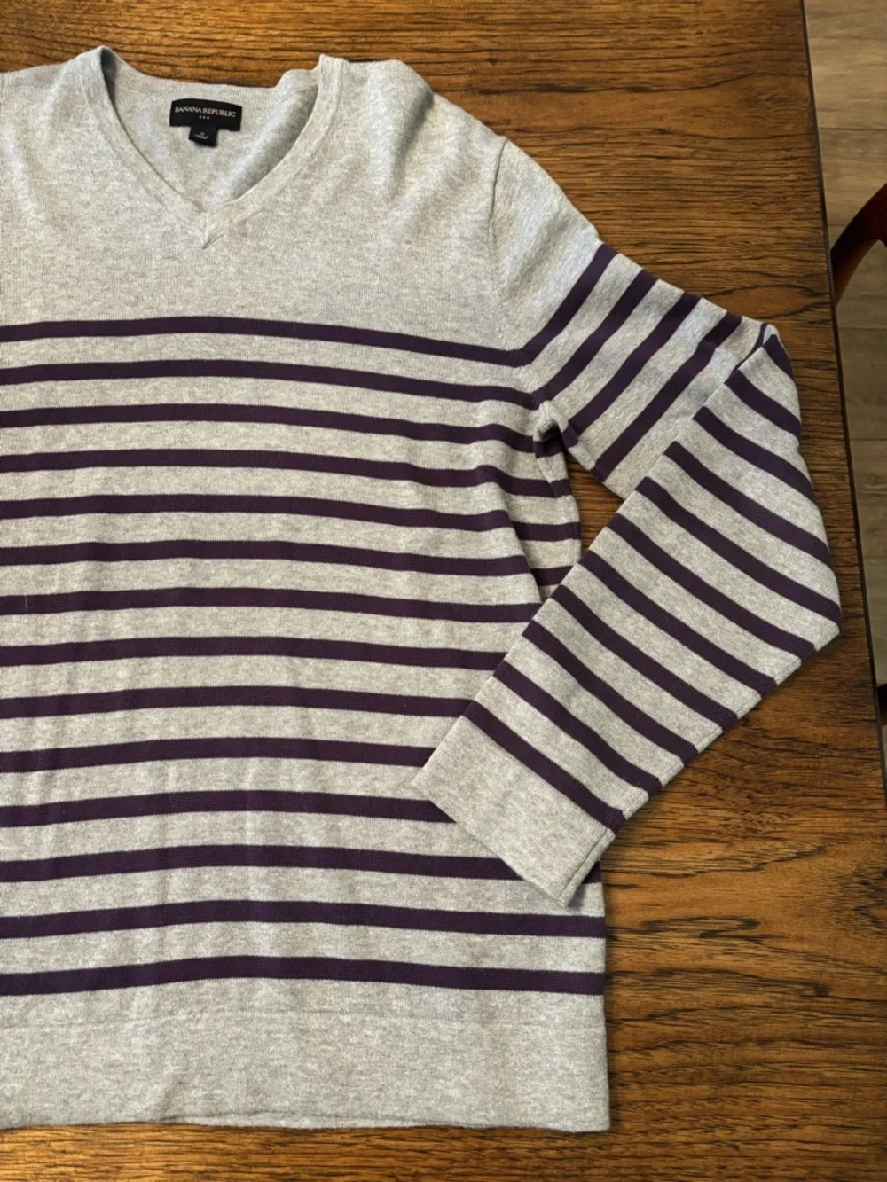 Banana Republic Men’s M Gray Purple Stripe Cotton V-Neck Sweater